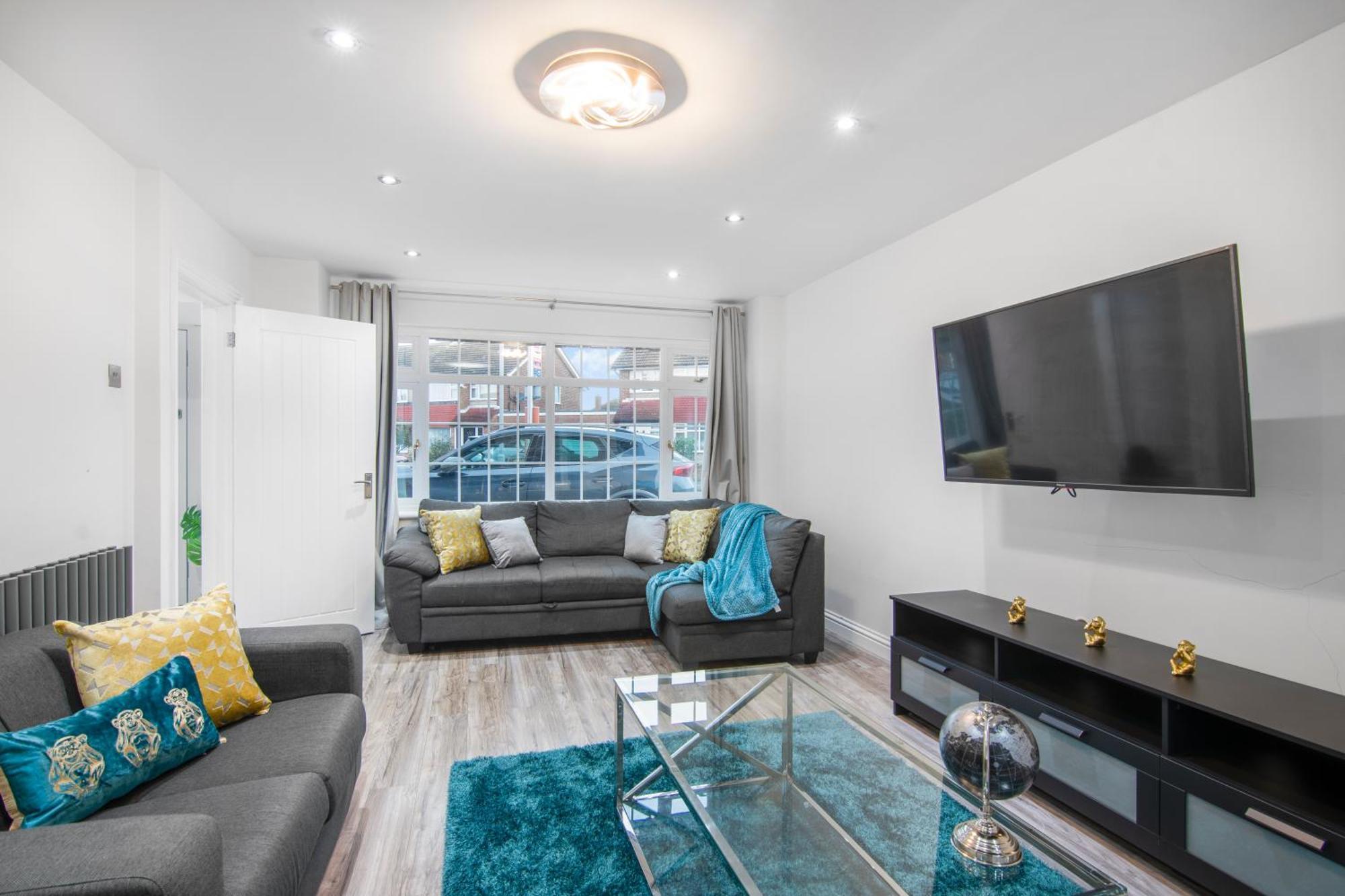 Onsitestays - Spacious 3 Bed House With Garden, Wifi & 4 Plus Parking Gravesend Exterior photo