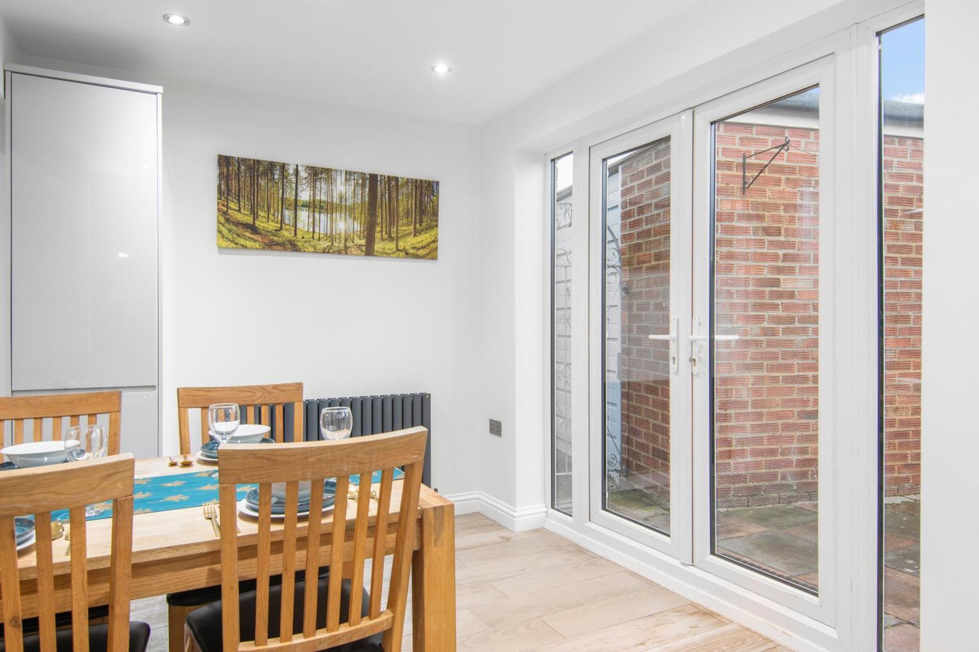 Onsitestays - Spacious 3 Bed House With Garden, Wifi & 4 Plus Parking Gravesend Exterior photo