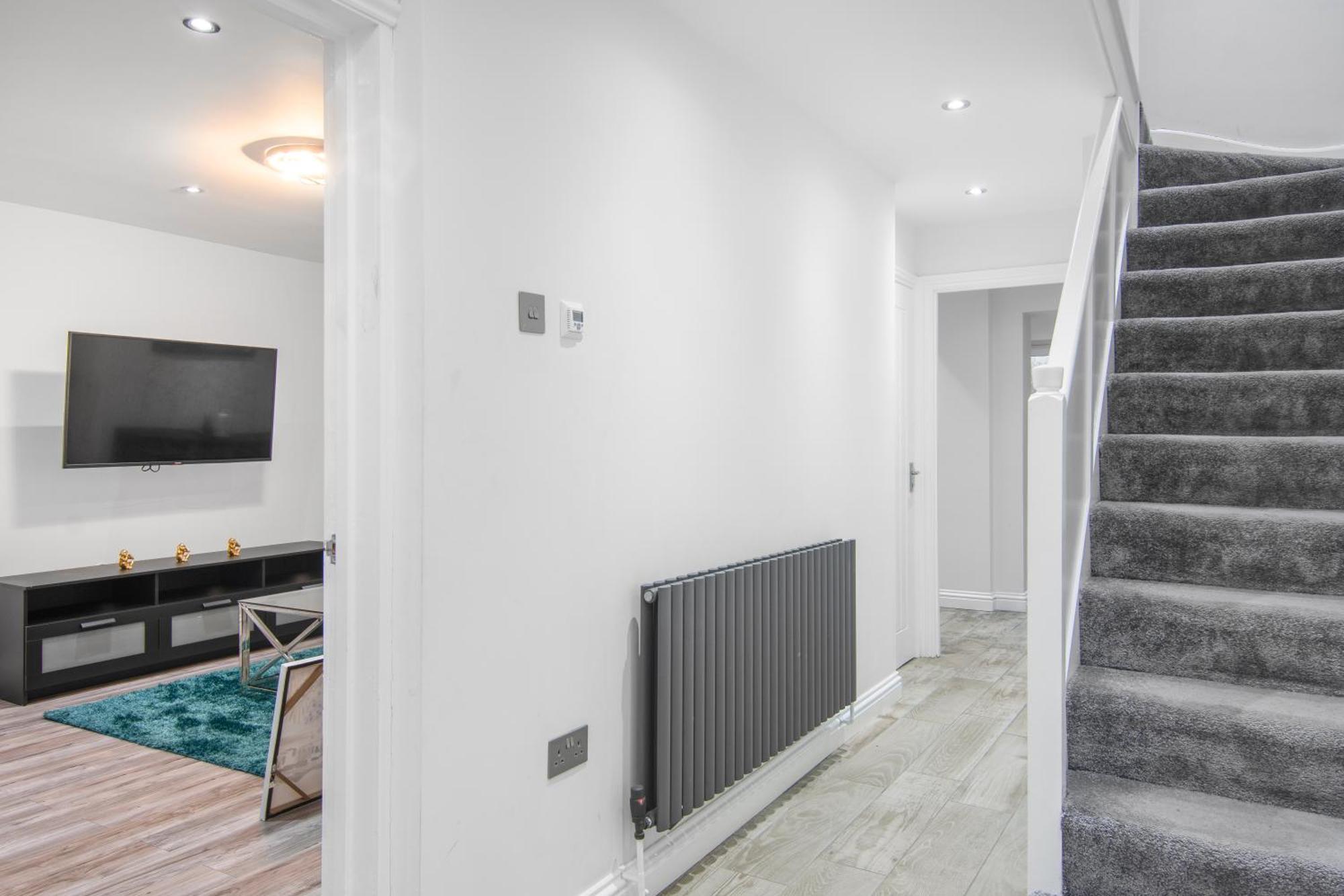 Onsitestays - Spacious 3 Bed House With Garden, Wifi & 4 Plus Parking Gravesend Exterior photo